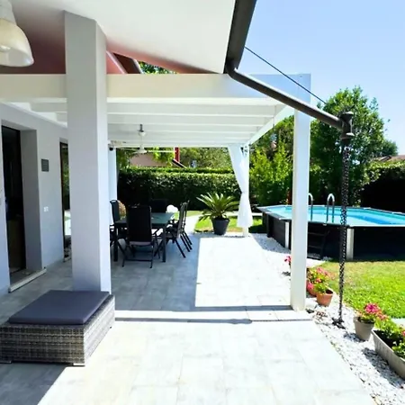 Albarella Con Piscina Piano Unico Rosolina